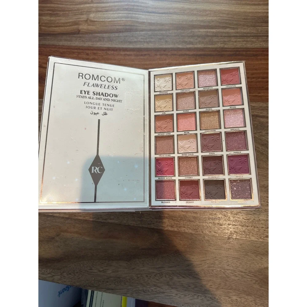 Romcom Flaweless All In One Makeup Palette Eyeshadow Blush Contour‎ Lip Gloss